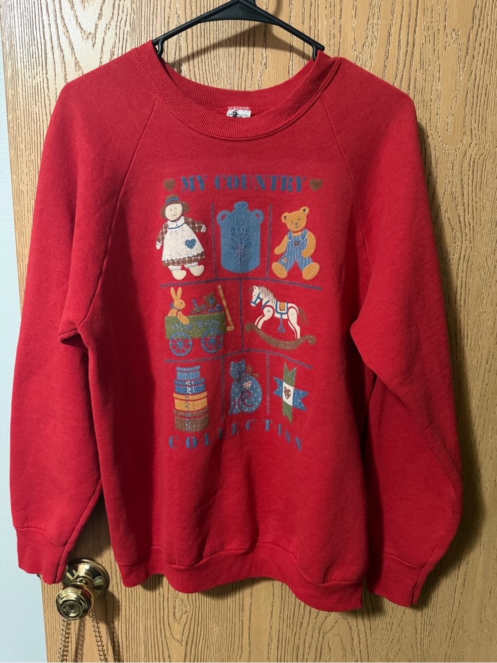 Vintage My country collection 
Fruit of the Loom Red Crewneck Sweatshirt